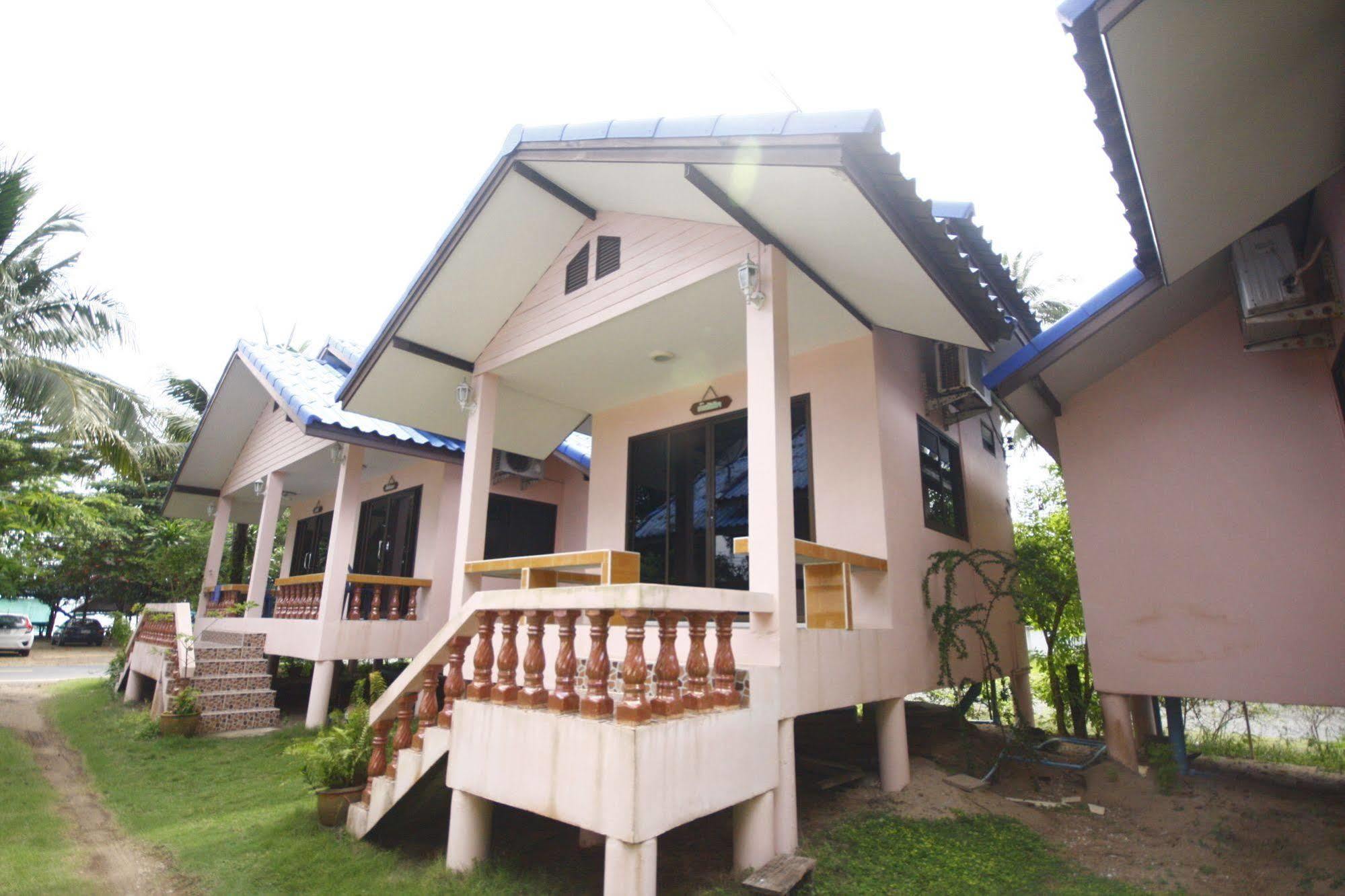 Chaiwat Resort Laem Sing Bagian luar foto