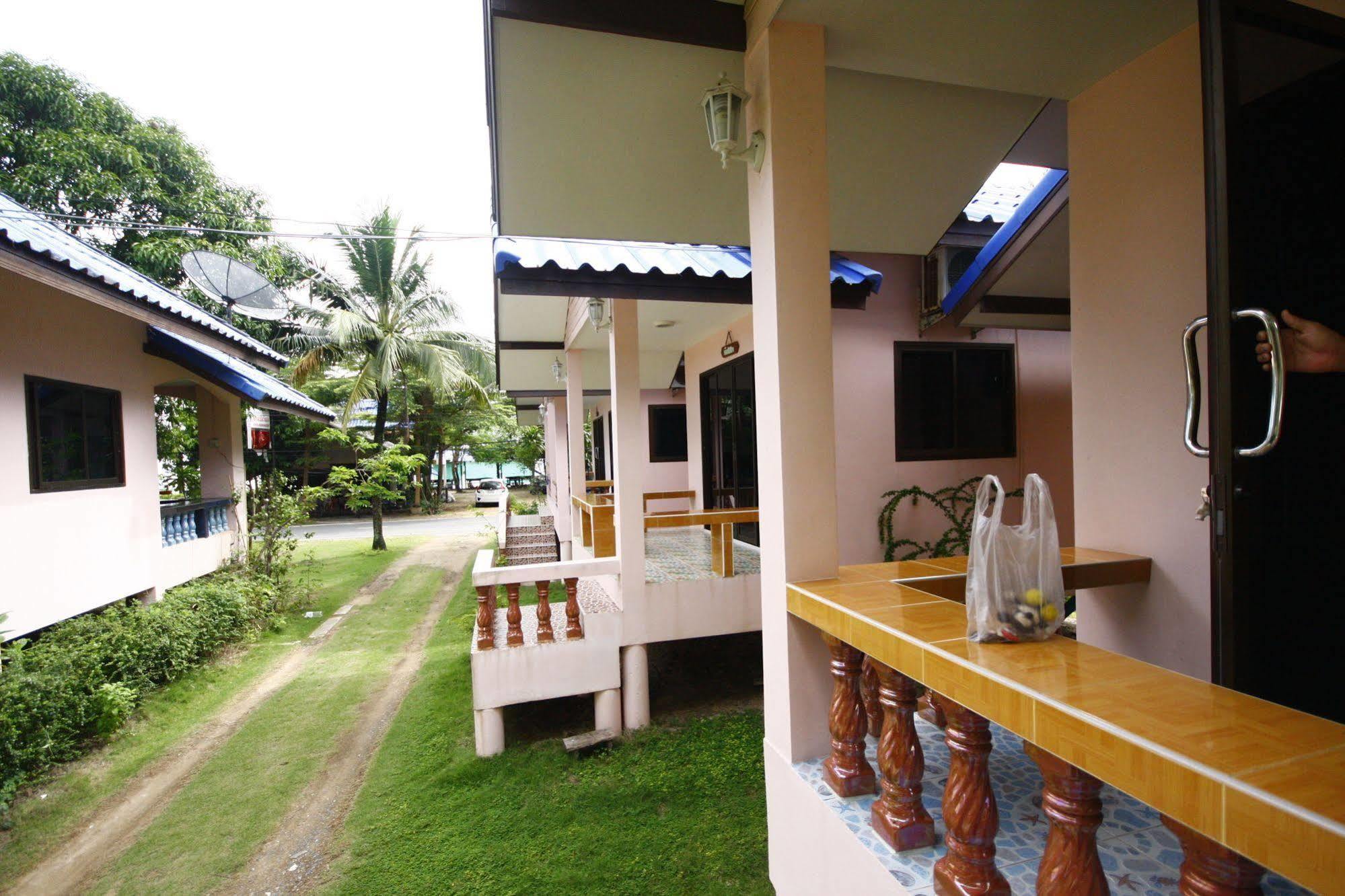 Chaiwat Resort Laem Sing Bagian luar foto