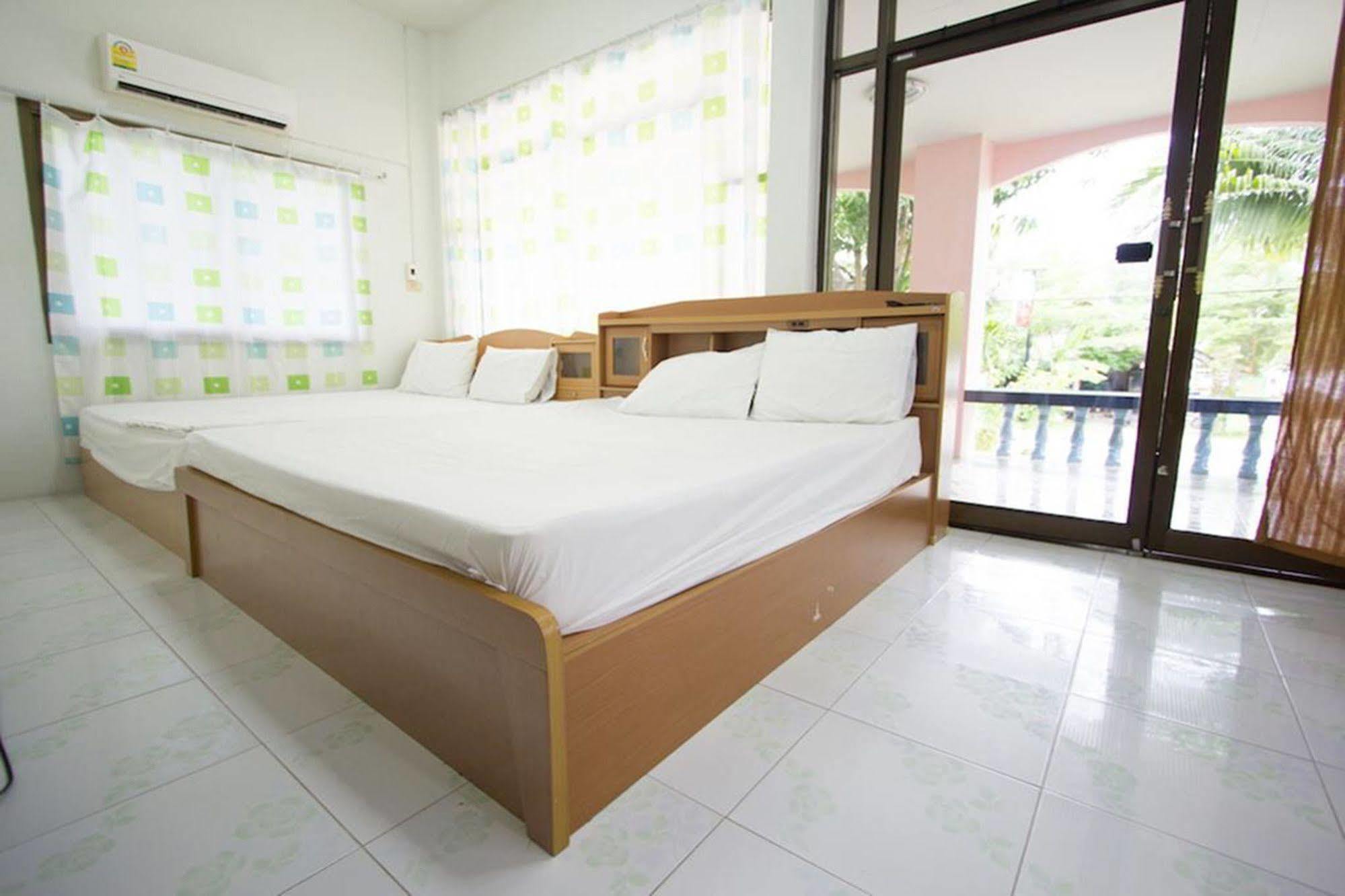 Chaiwat Resort Laem Sing Bagian luar foto